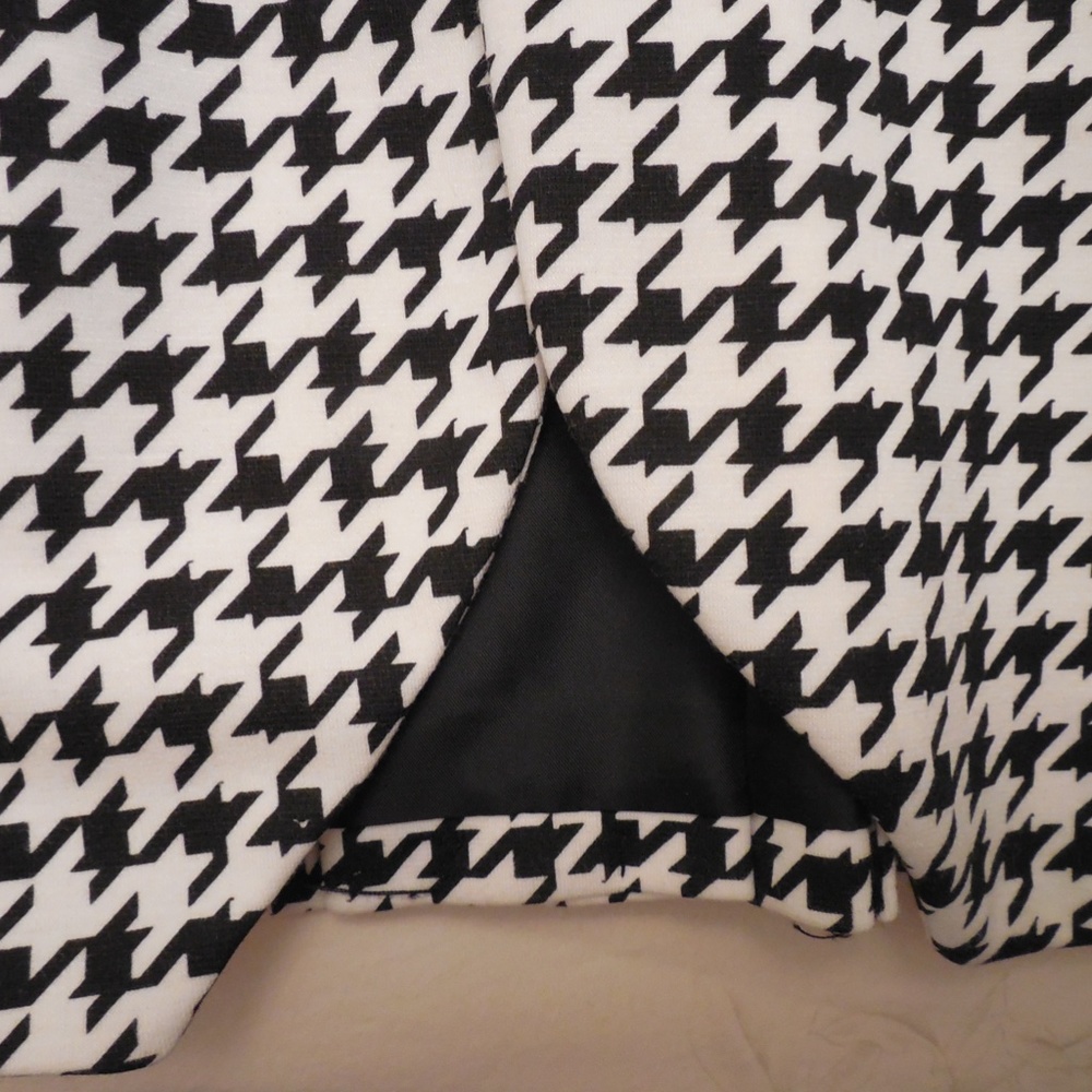 Lovely Shaped, Herringbone Pattern Jacket - image 6